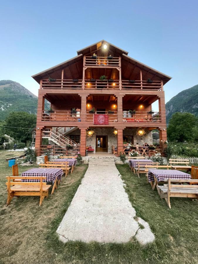 Bujtina Dreni Hotel Theth Bagian luar foto