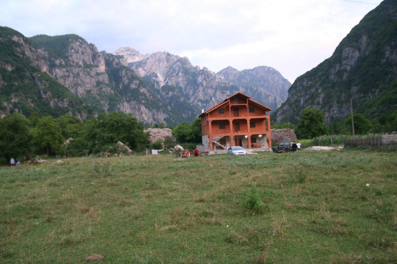 Bujtina Dreni Hotel Theth Bagian luar foto