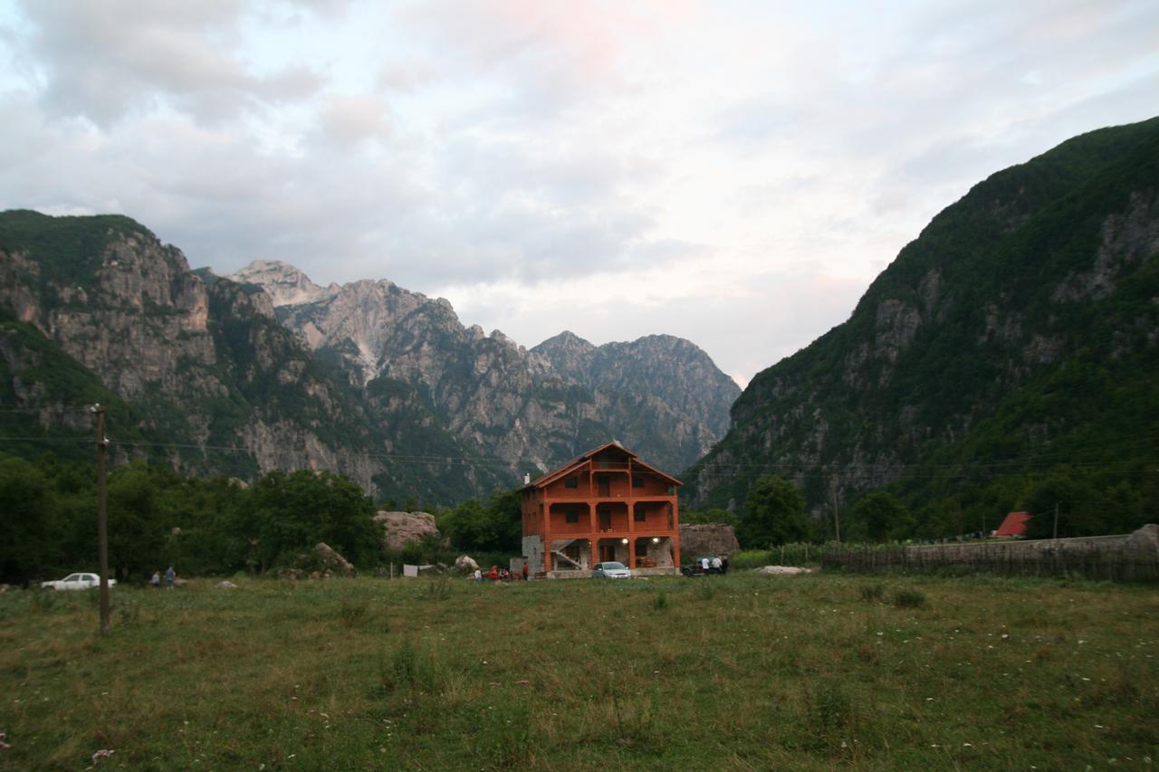 Bujtina Dreni Hotel Theth Bagian luar foto