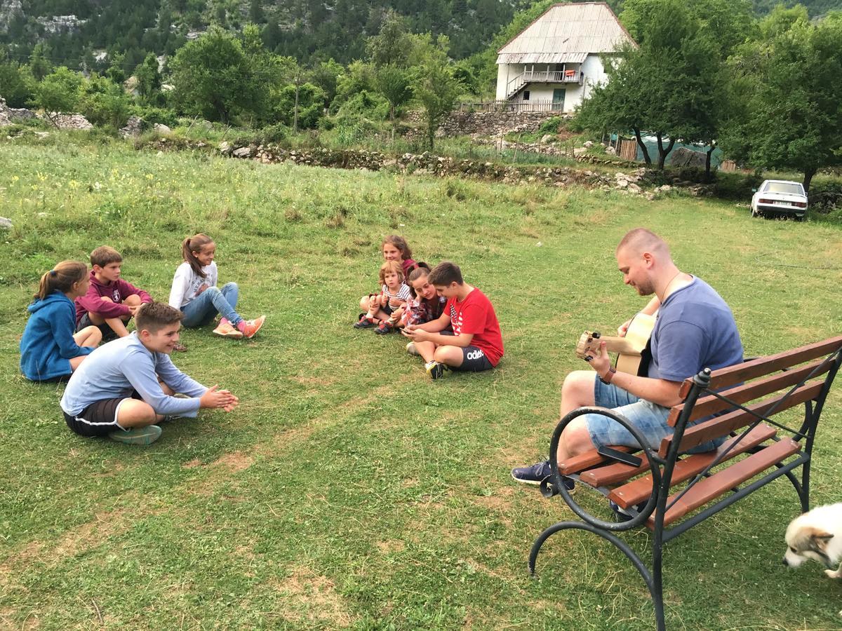 Bujtina Dreni Hotel Theth Bagian luar foto