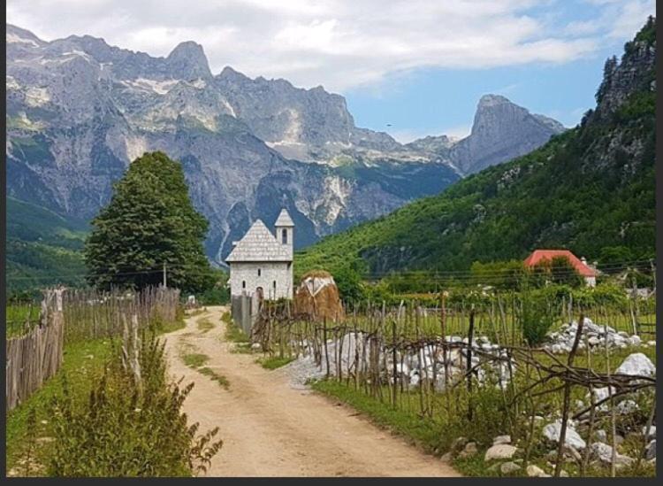 Bujtina Dreni Hotel Theth Bagian luar foto